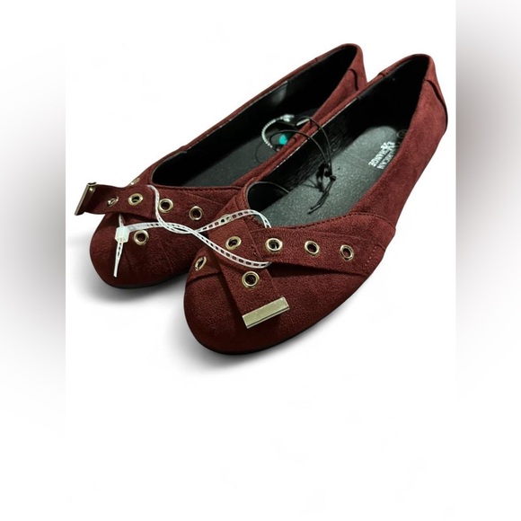 American Exchange Women's Burgundy Flats - Picture 4 of 4